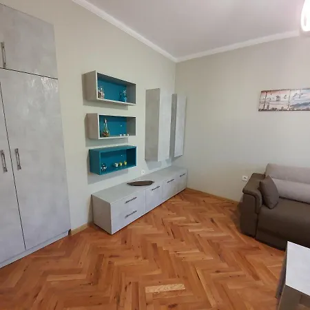 Danny Apartman *