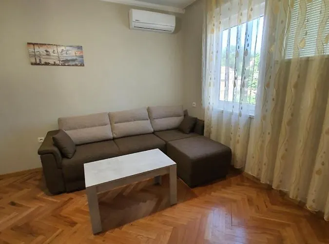 Danny * 布尔加斯